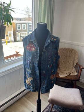 Women’s vintage Denim Jean Embroidered Blue Vest sleeveless button up